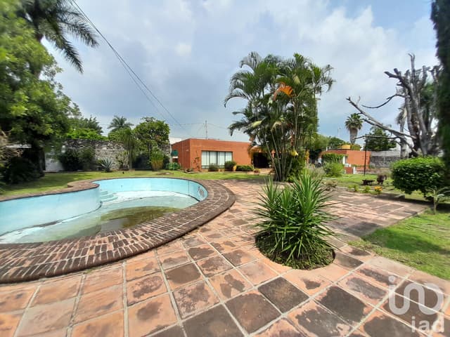 Casa en Venta con Alberca y Jardín Pedregal de las Fuentes, Jiutepec, Morelos