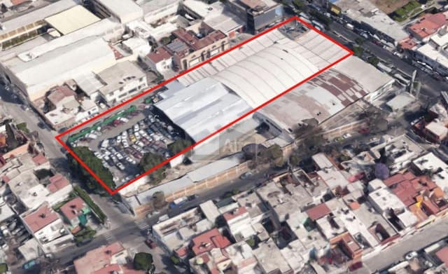 Bodega o local comercial en RENTA céntrica con DOS FRENTES en Prol. Corregidora Sur, Querétaro.