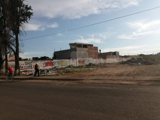 Terreno comercial en venta en Col. Hacienda San Miguelito, Irapuato, Gto.