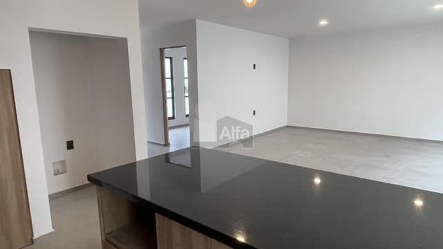 Casa en venta en El MIrador, Querétaro. Cuenta con 4 recámaras y roof garden.