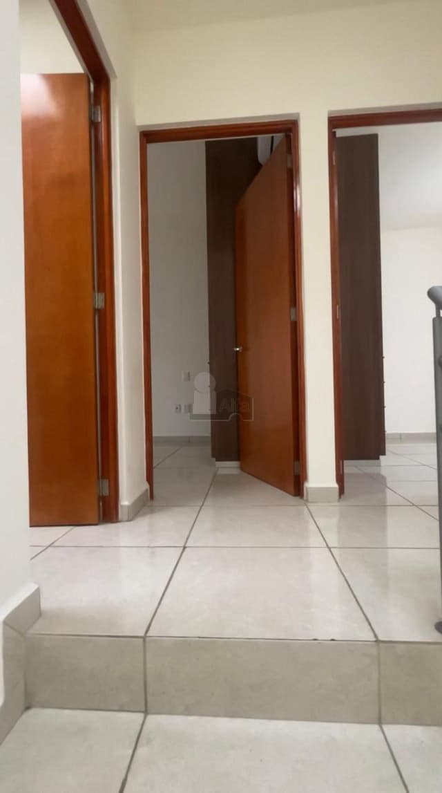 Casa con ampliación a precio de oportunidad en Valle de Juriquilla, condominio con Alberca