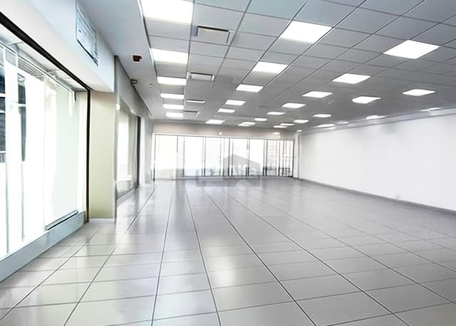 Local, consultorio u oficina en RENTA en PLANTA BAJA en Prol. Luis Pasteur, Querétaro