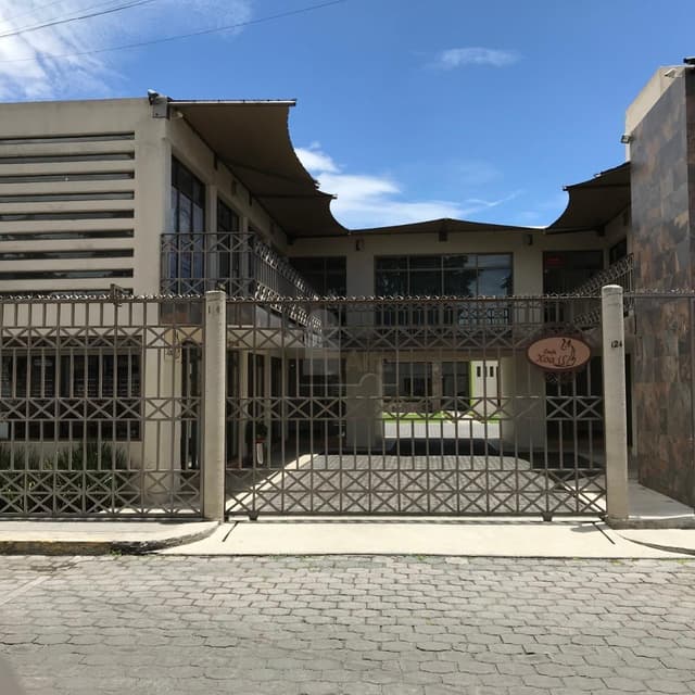 Local en centro comercial en renta en Coaxustenco, Metepec, México