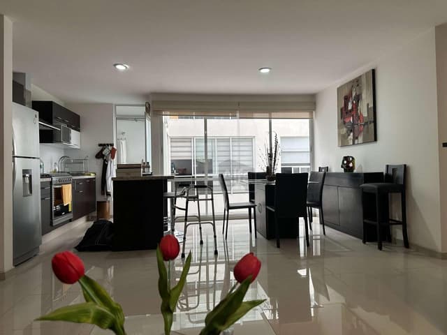 Departamento sin amueblar en renta, 2 recámaras, 2 cajones de estacionamiento.