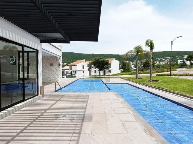 Terreno en VENTA en Ciudad Maderas Montaña, El Marqués, Querétaro, un condominio con ALBERCA.