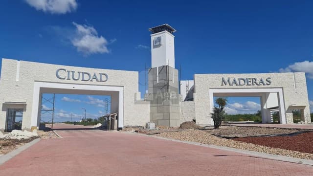 Terreno residencial en Ciudad Maderas, sur 2