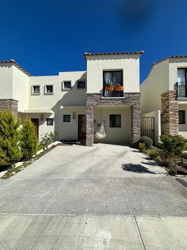 Casa en condominio en renta en Capital Sur, El Marqués, Querétaro