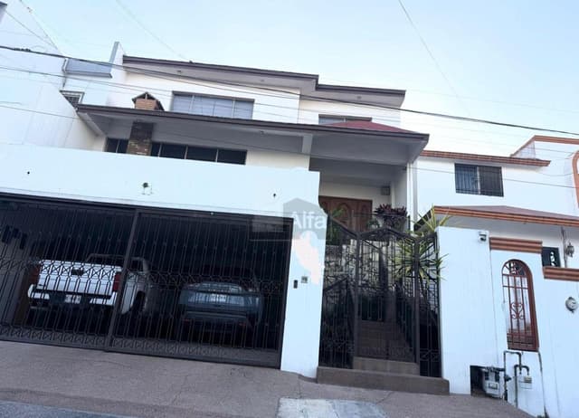 Casa en venta, Cumbres 5to sector, Monterrey, Nuevo León.