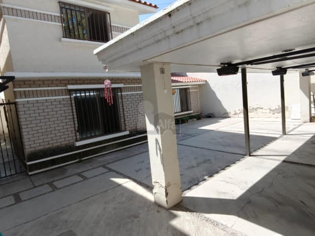 Casa en VENTA / RENTA en Lomas 4ta. Sección - Para Negocio u Oficinas.