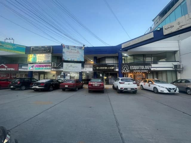 Local en renta, Avenida Paseo de los Leones, Cumbres 2 sector, Monterrey, Nuevo León.