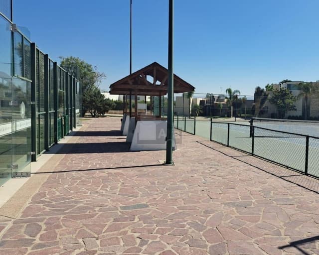 Casa de una planta con Terreno de 904.50 m² y 461m2 de Jardin en Alquería de Pozos