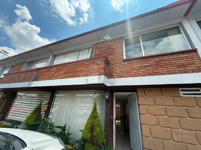 Venta de casa en Toluca, ubicada en la privada Villas Fontana