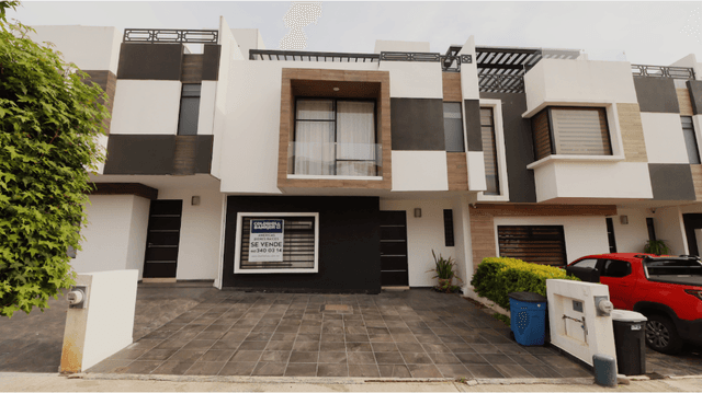 CASA EN VENTA EN MORELIA, CON ACCESO A CANCHA DE PADEL, ZONA ALTOZANO