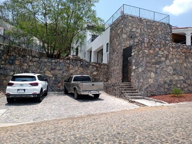CASA EN DESNIVEL EN IXTAPAN DE LA SAL, RANCHO SAN DIEGO