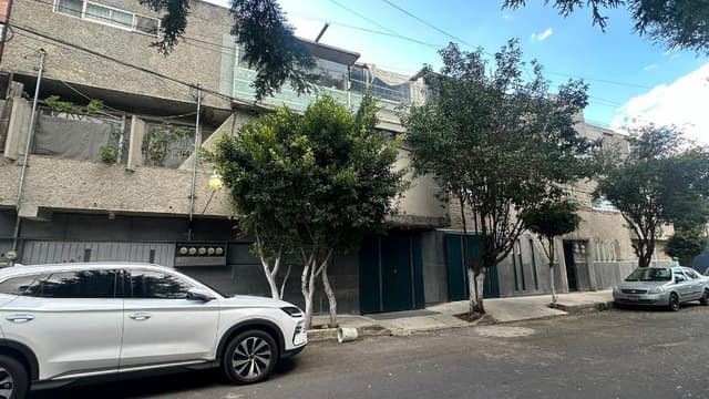 VENTA DE EDIFICIO, CON 5 DEPARTAMENTOS, UBICADO EN IZTACALCO