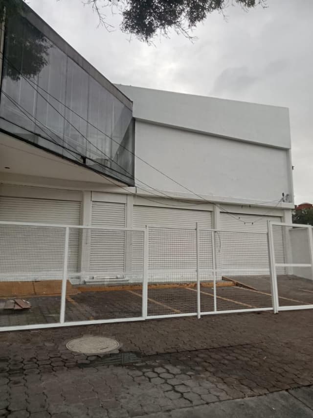 RENTA Exclusivo Local Comercial en Av. Revolución – 725 m² con Excelente Ubicación y Estacionamiento Privado ($309,750.00 + IVA). No incluye mantenimiento, este corre a cargo del arrendatario.