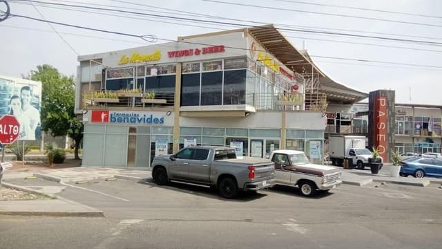 Locales Comerciales en Venta con Renta – ¡Inversión Garantizada! Corregidoa,Qro