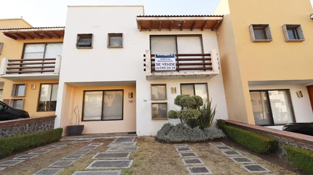 CASA EN VENTA EN MORELIA, ZONA ALTOZANO.