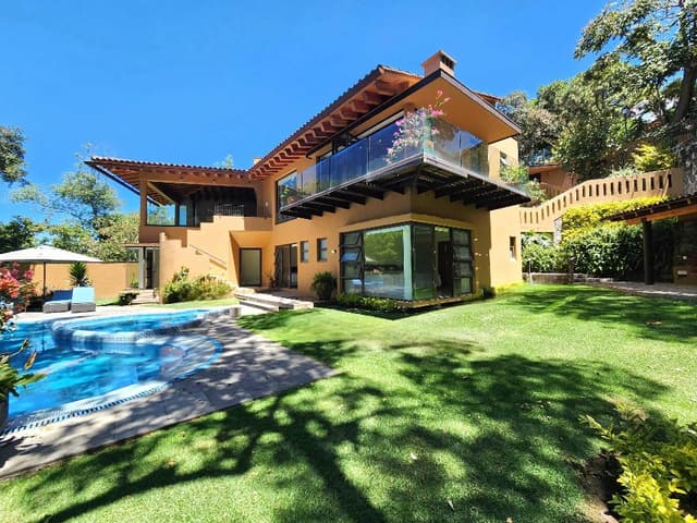 Casa en Venta dentro de Condominio en Valle de Bravo