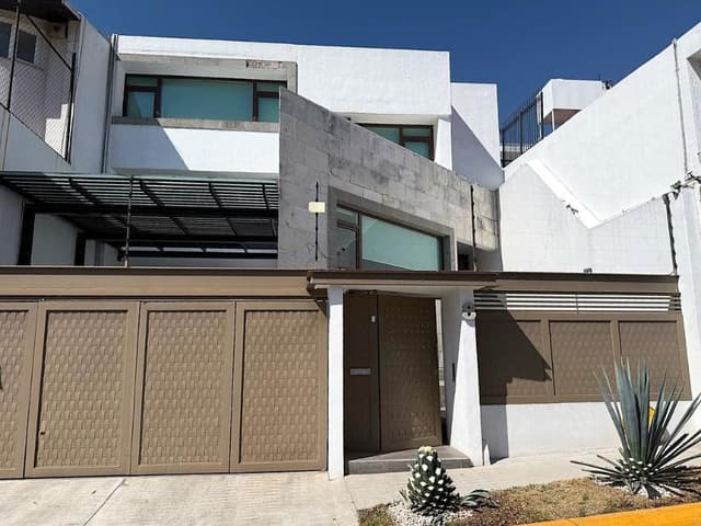 Funcional y hermosa casa en Venta en Privada en Parques de la Herradura