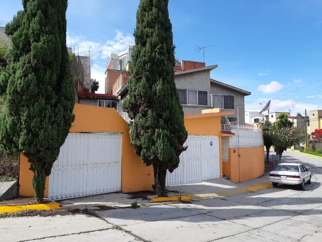 CASA EN VENTA EN LOMAS DE LA HACIENDA