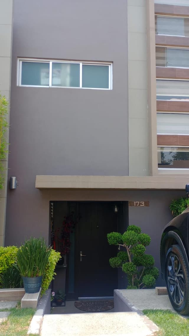 CASA EXCLUSIVA! Recien remodelada