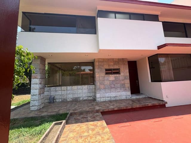 VENTA DE AMPLIA Y LUMINOSA CASA EN PARQUES DE LA HERRADURA