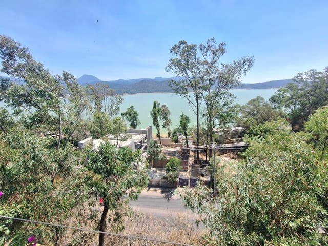 TERRENO EN VENTA CON VISTA AL LAGO EN VALLE DE BRAVO