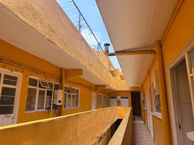 Terreno con Departamentos casi esquina Constituyentes