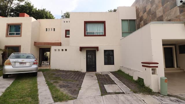 CASA EN VENTA EN MORELIA, FRACC. JARDINES DE VISTA BELLA.