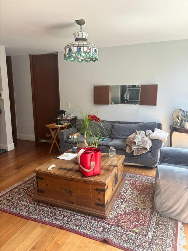 VENTA CASA ENFRENTE DEL PARQUE CENTRAL DE LA HERRADURA