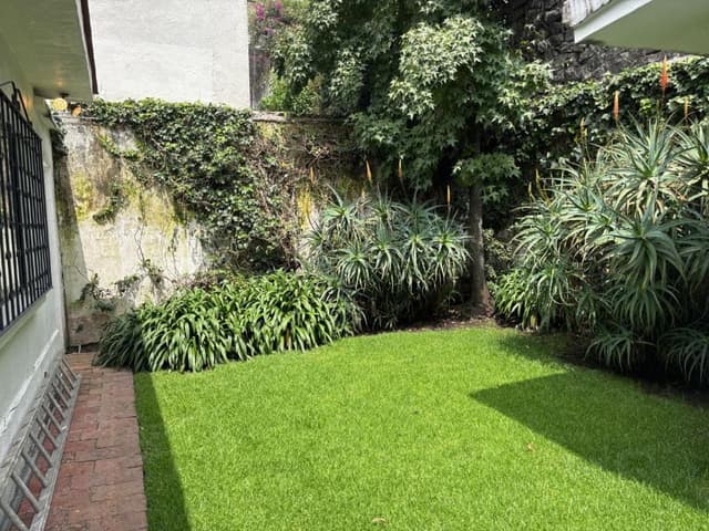 CASA EN VENTA EN LOMAS DE BEZARES