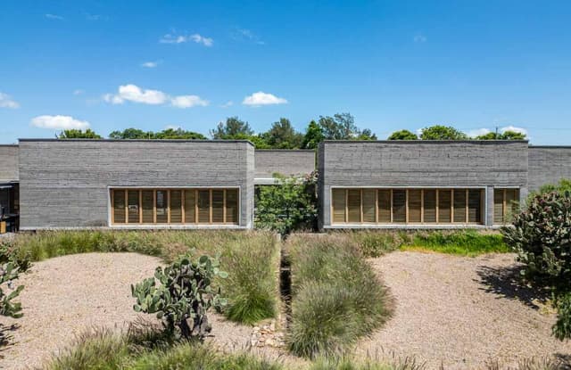 Casa Rammed Earth
