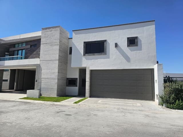 Casa en Venta en Fracc. Viñedos en el exclusivo SECTOR LAS VIÑAS