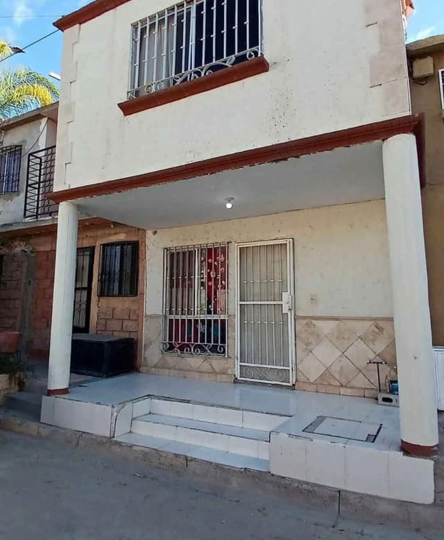 CASA EN VENTA EN COL. LEANDRO ROVIROSA WADE, TORREÓN, COAHUILA
