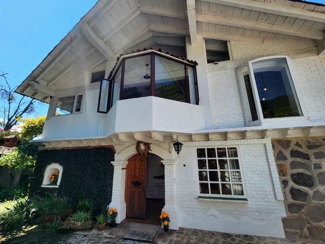 CASA EN VENTA EN VALLE DE BRAVO