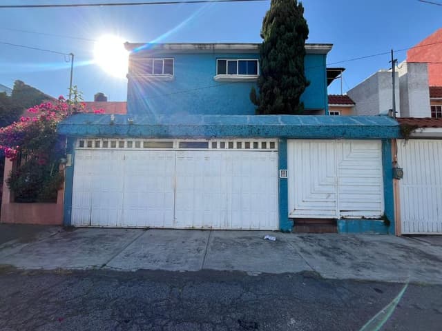 CASA EN VENTA EN VALLE DON CAMILO, TOLUCA, CERCA PARQUE URAWA