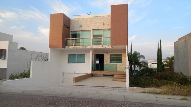 Hermosa casa en venta en Cumbres del Lago Querétaro