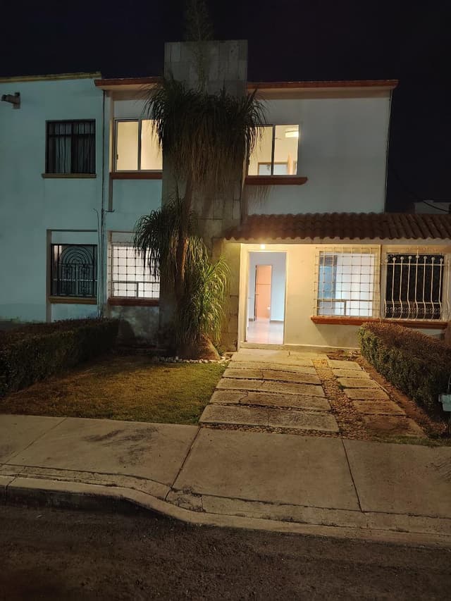 Hermosa casa en venta en Fraccionamiento Pirámides, Corregidora, Queretaro