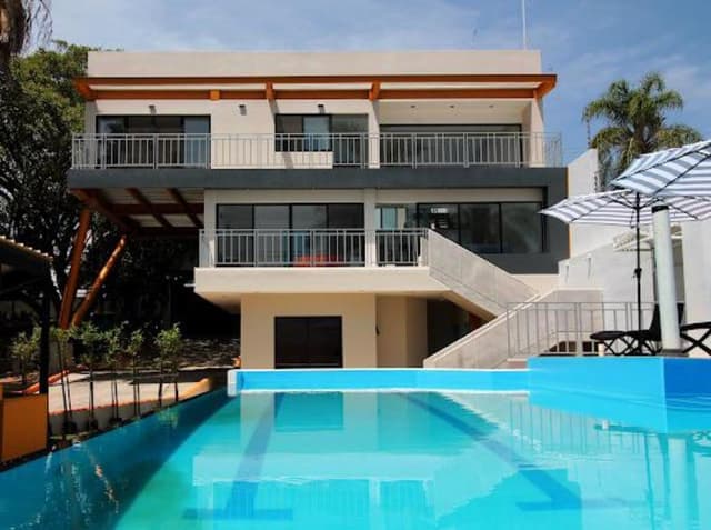 Residencia Moderna con Alberca y Jacuzzi en Vista Hermosa, Cuernavaca