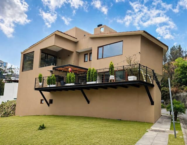 CASA EN VENTA EN LOMAS DEL RIO