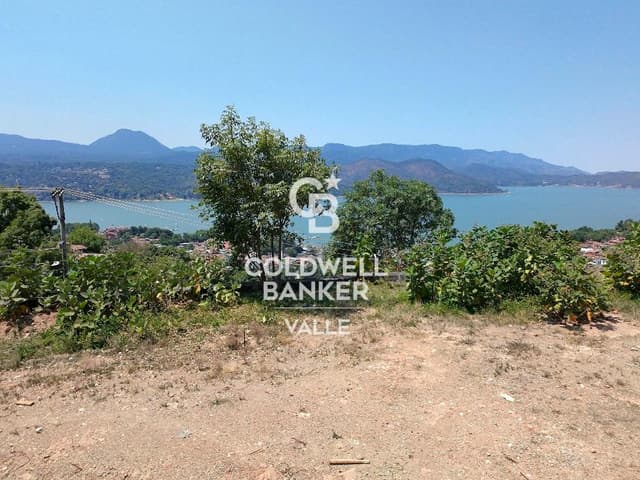 VENTA DE TERRENO CON VISTA AL LAGO EN VALLE DE BRAVO