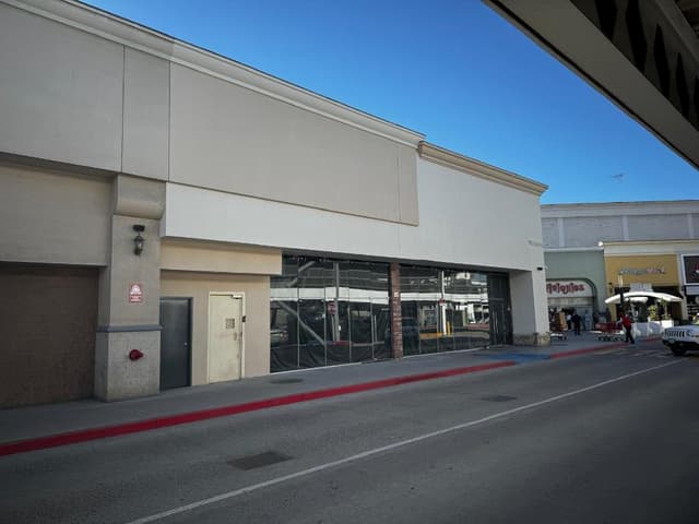Local Comercial en Plaza Río | 150 m²