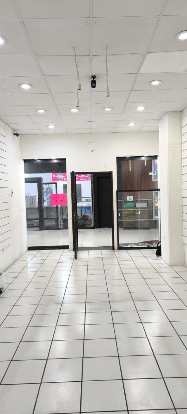 Local en renta en Plaza Kristal Aguascalientes, junto a Cinemas Kristal