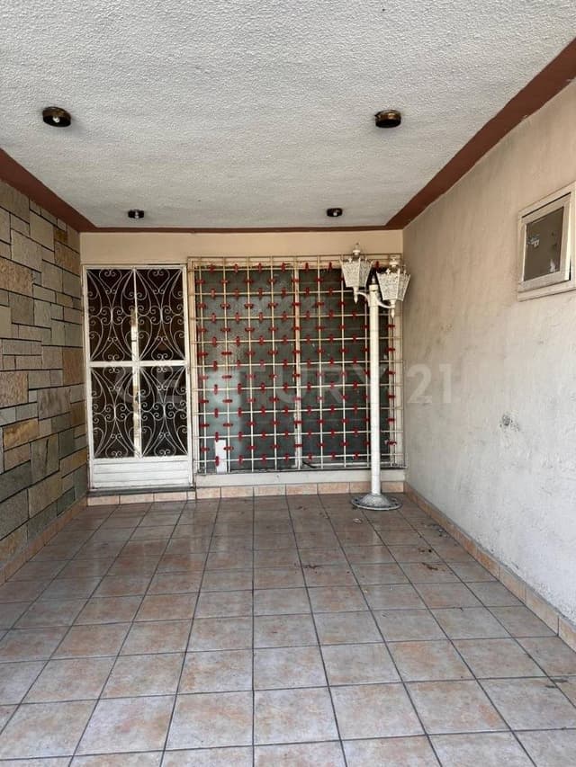CASA EN VENTA EN COL. MITRAS CENTRO EN MONTERREY