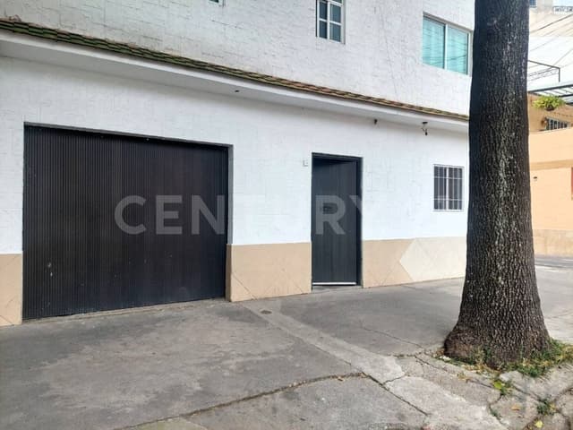 En venta ubicada en Av. Moleros