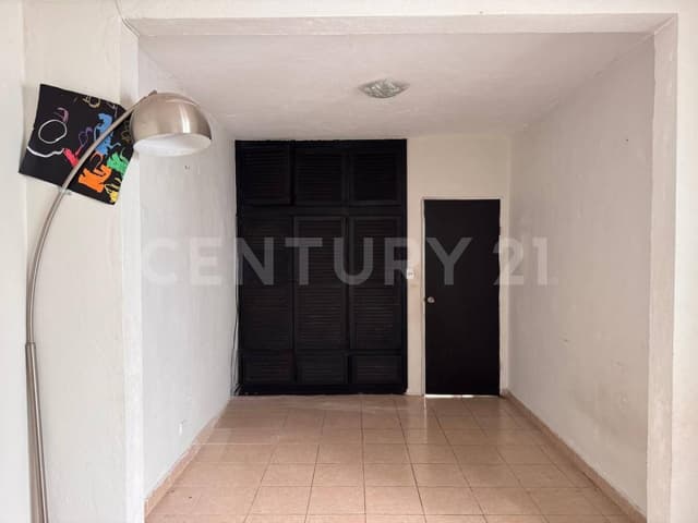 CASA EN VENTA EN FRACCIONAMIENTO VALLE DORADO SECCIÓN LAGOS, ENSENADA B.C.