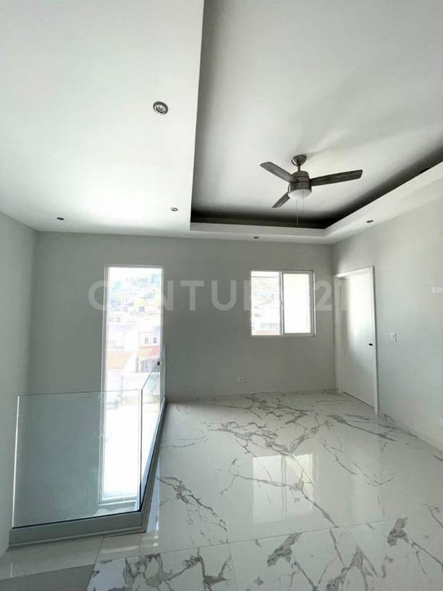 Casa Nueva en Venta en Chapultepec Comercial, Ensenada, Baja California