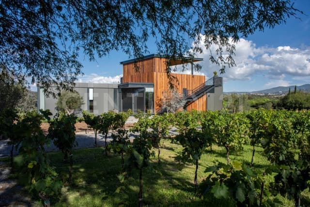 Casa Senderos - Smart Vineyard Living