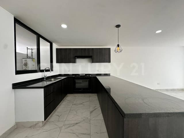 VENTA DE AMPLIA CASA - PARQUE VERACRUZ